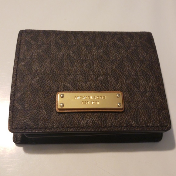 Micheal Kors Wallet - Picture 1 of 6